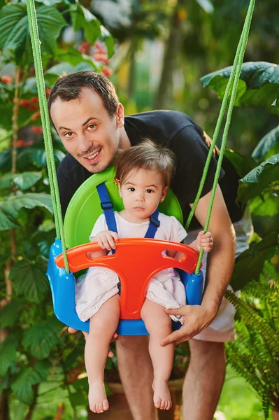 Dad with young daughter — Stock Photo, Image