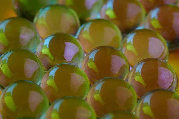 Muchas bolas de vidrio amarillo —  Fotos de Stock