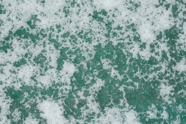 Smälta Snö Bakgrund Med Grön Väg Bakgrund — Stockfoto