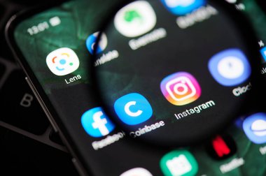 New-York, Usa - 13 Mart 2020: Instagram sosyal medya uygulama simgesi görünümü Yakınlaştırıcı at