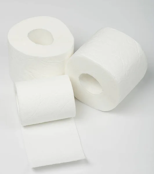 Beyaz Stüdyo Arka Planında Rulo Tuvalet Kağıdı Izole Edilmiş — Stok fotoğraf