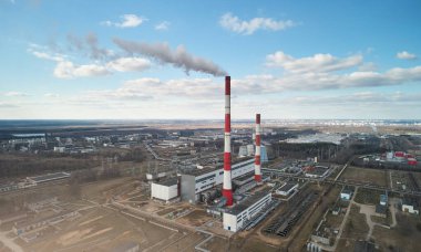 İHA üst görüntüsünün üzerinde enerji santrali var.