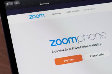 New York, ABD - 1 Nisan 2020: Bilgisayarda Zoom telefon uygulaması kapat ekranı