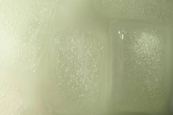 Сірі Кубики Льоду Макро Крупним Планом Водному Фоні — стокове фото