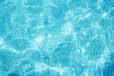 Altında soyut fayanslar olan mavi havuz suyu arkaplanı