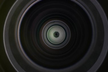 Diyaframa yakın görüntülü dijital kamera lensi