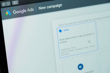 New-York, ABD - 22 Mayıs 2020: Google reklamları oluşturuluyor dizüstü bilgisayar ekranında yakın çekim görüntüsü