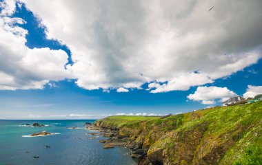 Güzel dramatik sahil şeridi kertenkele Yarımadası, Cornwall, İngiltere. 