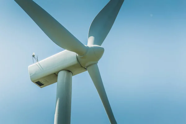 Wind turbine a renewable energy source — Stock Photo, Image
