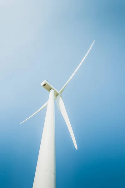 Wind turbine a renewable energy source — Stock Photo, Image