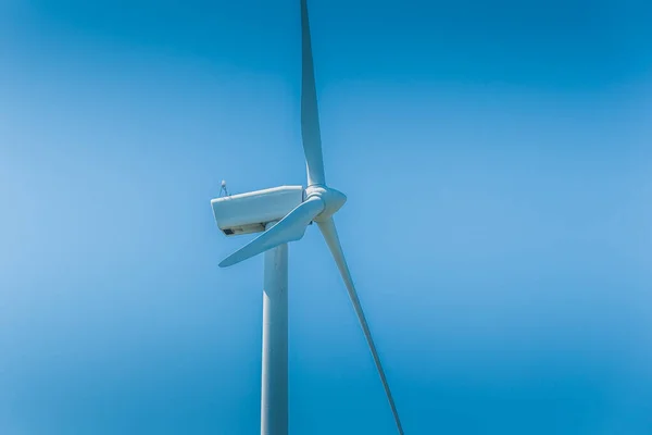 Wind turbine a renewable energy source — Stock Photo, Image