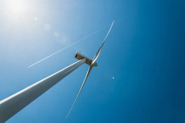 Wind turbine a renewable energy source — Stock Photo, Image