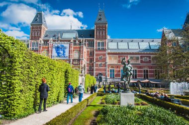 Rijkmuseum ve onun bahçeleri ve çevresi Hollanda 'da Amsterdam' da