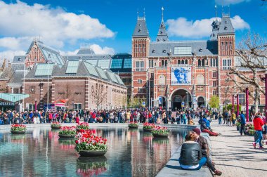Rijkmuseum ve onun bahçeleri ve çevresi Hollanda 'da Amsterdam' da