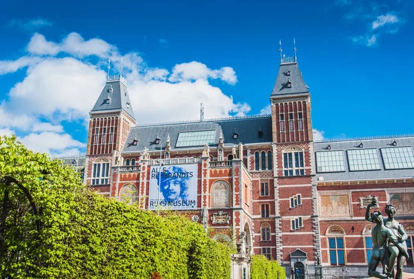 荷兰阿姆斯特丹的Rijkmuseum及其花园和周围环境 — 图库照片