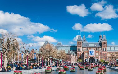 Rijkmuseum ve onun bahçeleri ve çevresi Hollanda 'da Amsterdam' da