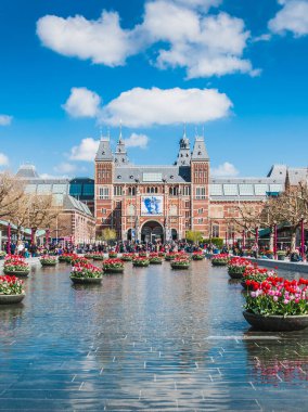 Rijkmuseum ve onun bahçeleri ve çevresi Hollanda 'da Amsterdam' da