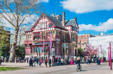 Konser Salonu ve Amsterdam Hollanda 'daki Van Gogh Müzesi ile Müze