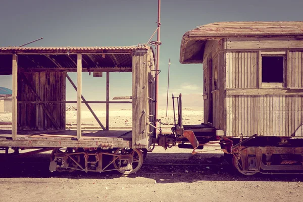 在玻利维亚沙漠的老火车站 — 图库照片