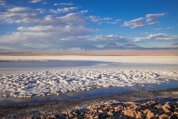 Laguna Tebinquinche krajobraz w San Pedro de Atacama, Chile — Zdjęcie stockowe