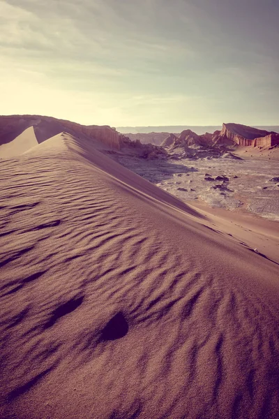 Sand dunes in Valle de la Luna, San Pedro de Atacama, Chile — 스톡 사진