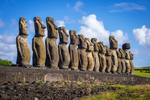 Moais statues, ahu Tongariki, easter island — Stock Photo, Image