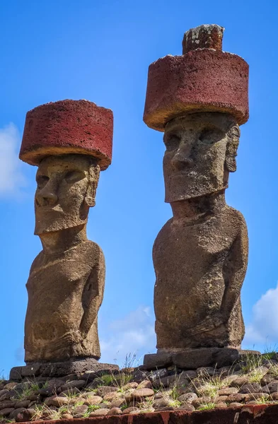 Αγάλματα Moais χώρο ahu Nao Nao στην παραλία anakena, Νήσος του Πάσχα — Φωτογραφία Αρχείου