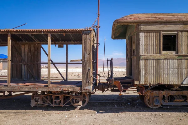 Eski tren istasyonu Bolivya çölünde — Stok fotoğraf