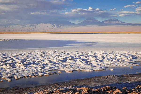 Laguna Tebinquinche landscape in San Pedro de Atacama, Chile — Foto de Stock