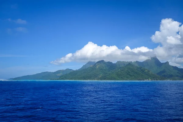モーレア島と太平洋のラグーンの風景 — ストック写真