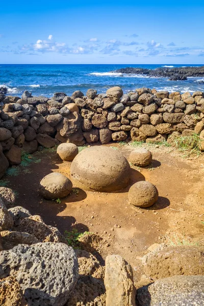 Magnetic stones, ahu Te Pito Kura, easter island — Stock Photo, Image