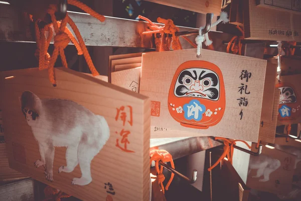 Emas tradicionales en un templo, Tokio, Japón — Foto de Stock