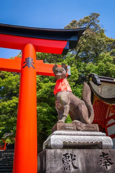 Estatua de Fox en Fushimi Inari Taisha, Kyoto, Japón — Foto de Stock
