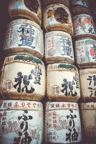 Barriles de Kazaridaru en el santuario de Heian Jingu, Kyoto, Japón — Foto de Stock