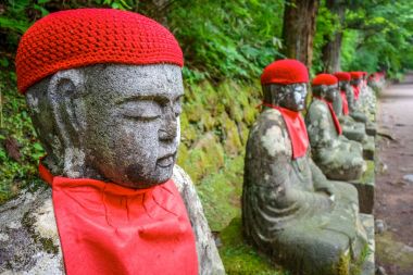 Narabi Jizo heykeller, Nikko, Japonya