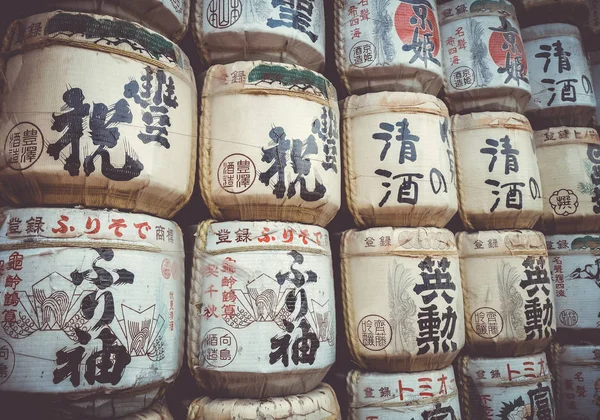 Barriles de Kazaridaru en el santuario de Heian Jingu, Kyoto, Japón — Foto de Stock