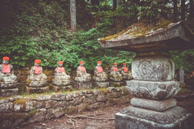 Narabi Jizo heykeller, Nikko, Japonya