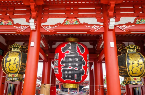 Lanterna em Kaminarimon gate, Senso-ji temple, Tokyo, Japan — Fotografia de Stock