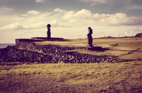 Moais sochy, ahu vai ure, Velikonoční ostrov — Stock fotografie
