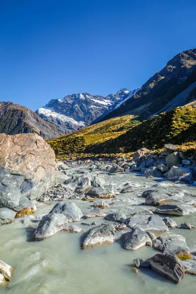 Glaciale rivier in Hooker Valley Track, Mount Cook, Nieuw-Zeeland — Stockfoto