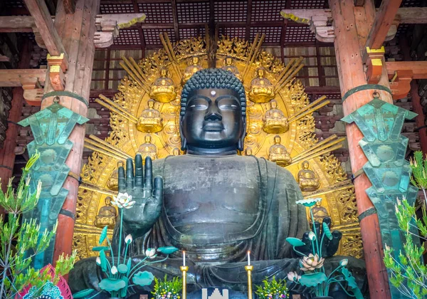 Vairocana buddha en el templo de Daibutsu-den Todai-ji, Nara, Japón — Foto de Stock