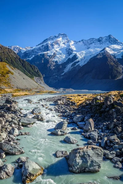 Льодовикові озера в Хукер Долина трек, Маунт Кук, Нова Зеландія — стокове фото