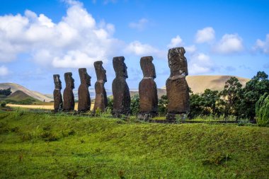 Moais heykeller, ahu Akivi, Paskalya Adası