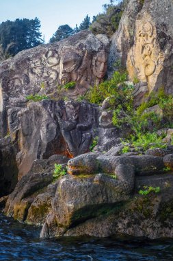 Oymalar, Taupo Gölü, Yeni Zelanda Maori rock