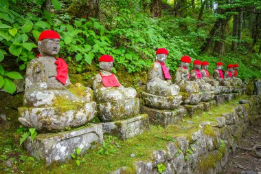 Narabi Jizo heykeller, Nikko, Japonya