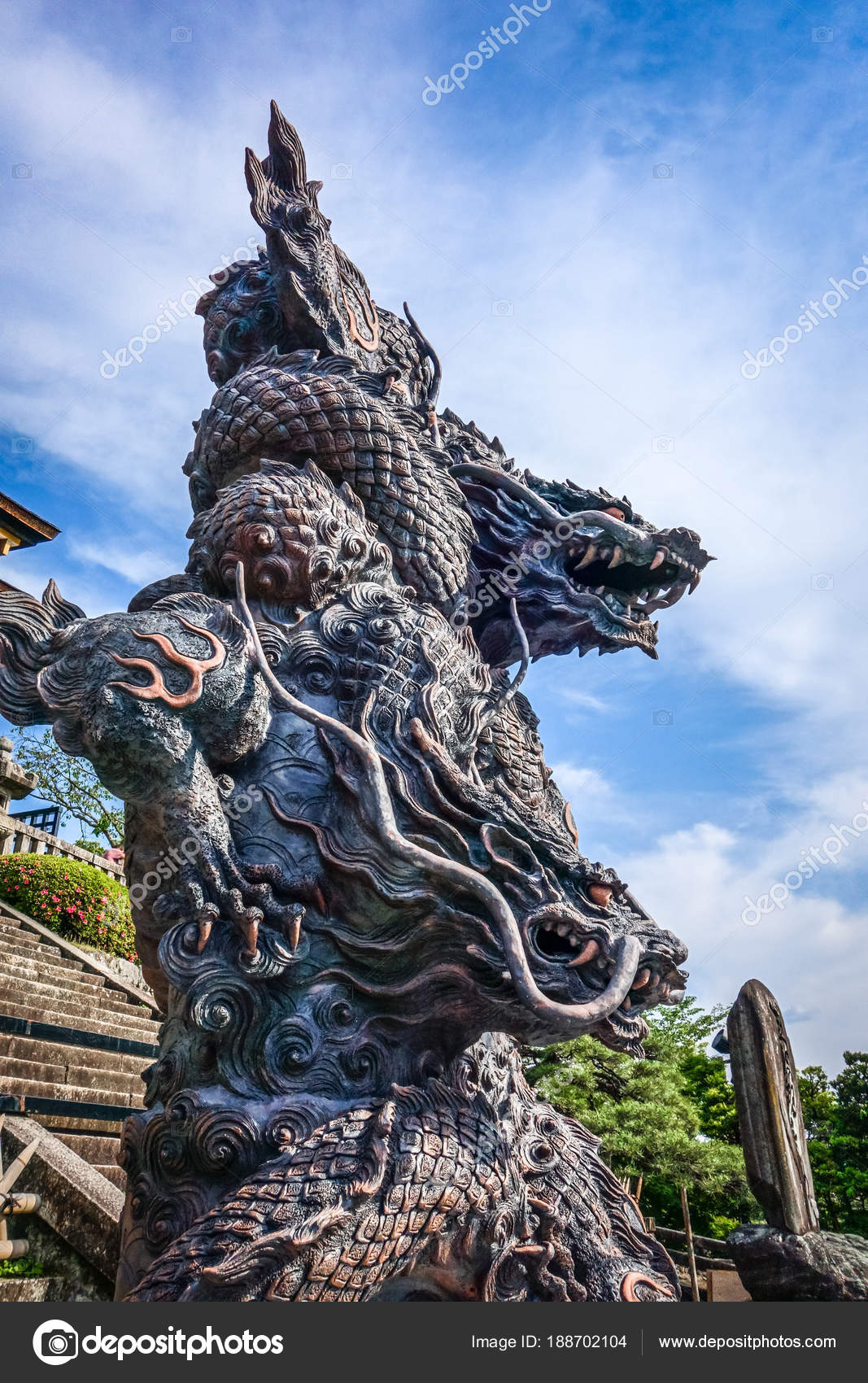 Dragon statue in front of the kiyomizudera temple, Kyoto, Japan