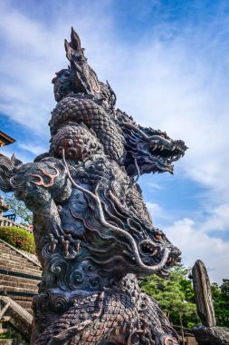 Ejderha heykeli önünde kiyomizu-dera Tapınağı, Kyoto, Japonya