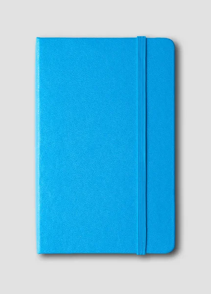 Niebieski notebook zamknięty na szarym tle — Zdjęcie stockowe