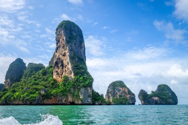 Railay sahilindeki uçurumlar, Krabi, Tayland