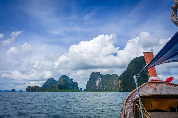 Boot in der phang nga bay, thailand — Stockfoto